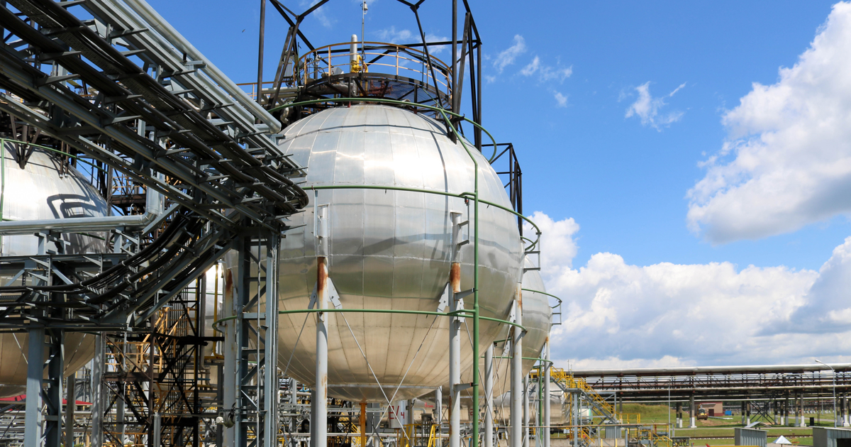 Navigating the Energy Transition: Challenges and Opportunities in Hydrogen Production