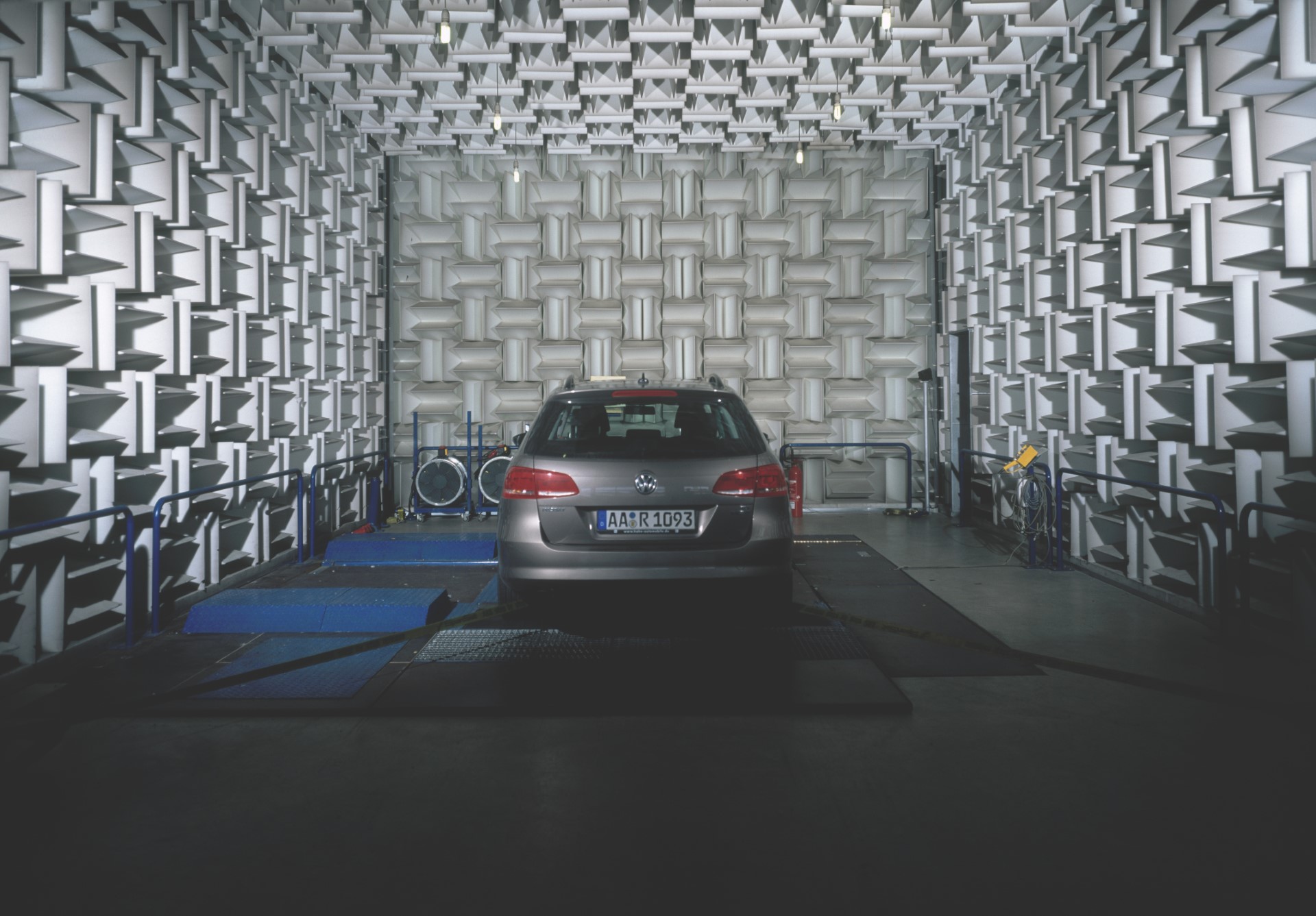 Ricardo Group Action Anechoic Chamber 003