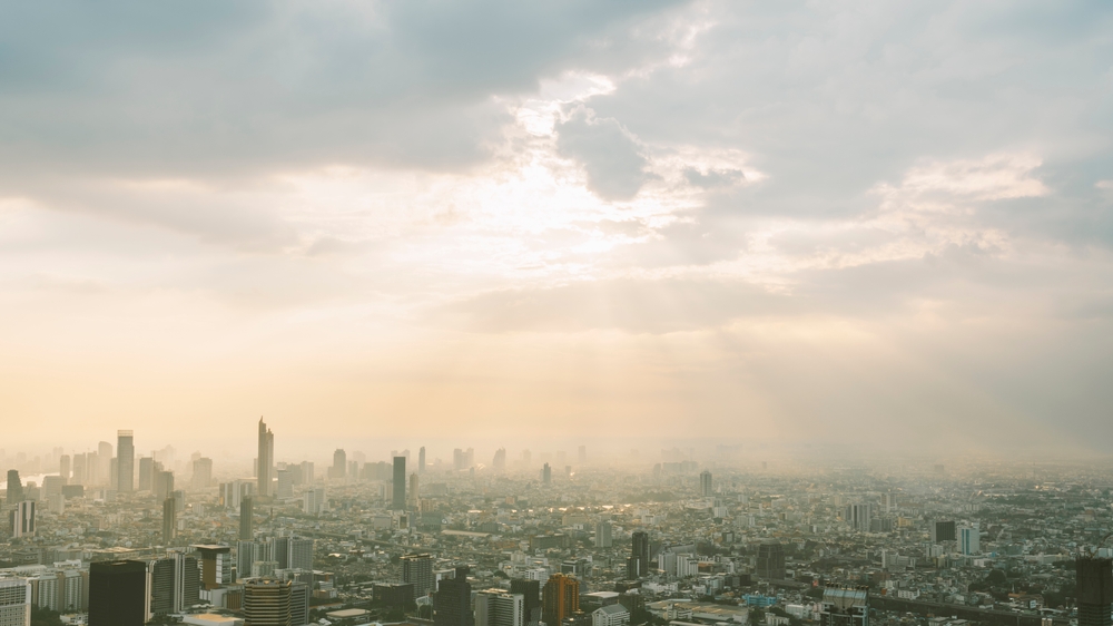 Una Vista Aerea Della Città Di Bangkok, In Thailandia, La Mattina.