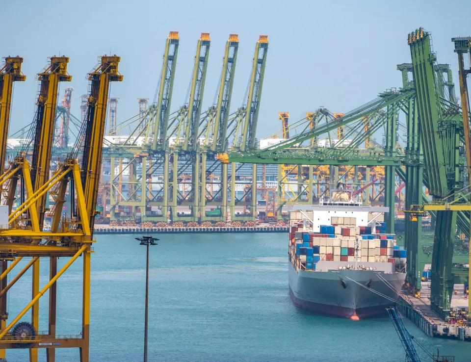 Maritime ports, decarbonisation